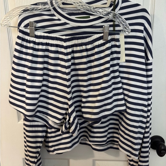 Daily Drills NWT Striped Navy and White Set, XS/S - Picture 5 of 6